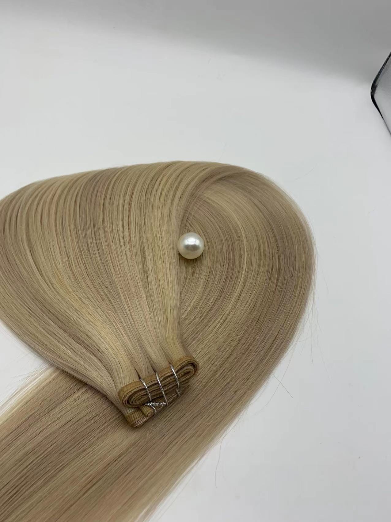 Regular100% remy genius weft cuticle intact double drawn, product view 1
